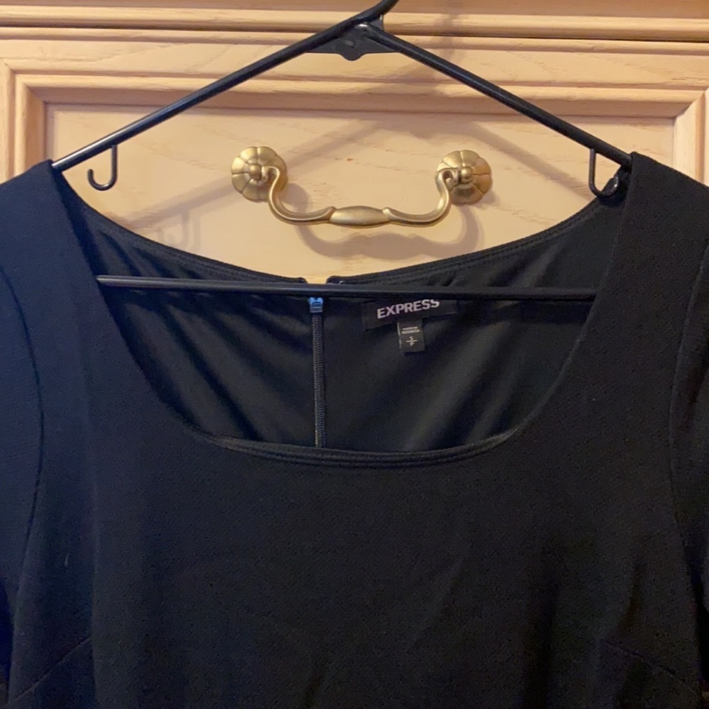 Express Midi Tulip dress - Picture 4 of 8
